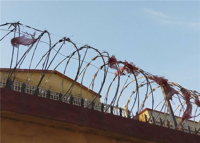 Dannert Tel Jilet Dikenli Tel Askeri Hapishane Engelleri Büyük Bobin Bıçak Tel Çit